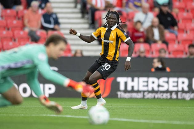Stoke City v Hull City Carabao Cup Babajide David Akintola of Hull City sees a strike on goal saved by Stoke City goalkeeper Josh Griffiths during the Carabao Cup Second Round match between Stoke City and Hull City at the bet365 Stadium, Stoke-on-Trent 25 08 2026 UK Newspapers OUT Copyright: xMattxWilkinsonx FIL-23823-0101