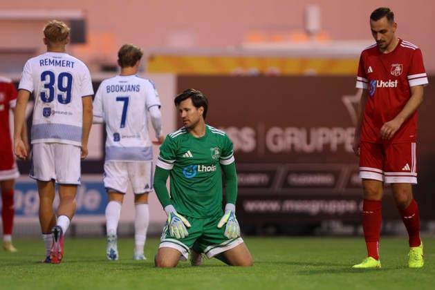 Goalkeeper Marvin Oberhoff of 1 FC Wuelfrath looks disappointed during the Lower Rhine Cup match between 1 FC Wuelfrath and MSV Duisburg, IMS Arena on August 25, 2026, in Velbert, Germany. Photo by Oliver Kaelke, DeFodi Images. Goalkeeper Marvin Oberhoff of 1 FC Wuelfrath looks dejected during the 3. Liga match between 1 FC Wuelfrath and MSV Duisburg at IMS Arena on August 25, 2026 in Velbert, Germany. Photo by Oliver Kaelke, DeFodi Images. DFB and DFL regulations prohibit any use of photographs as image sequences and or quasi-video. Photo by Oliver Kaelke, DeFodi Images.