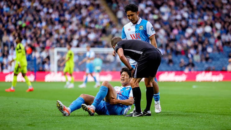 Blackburn Rovers v Sheffield United, EFL Cup Blackburn Rovers forward Yuki Ohashi (23) pulls up with a hamstring injury during the EFL Cup match between Blackburn Rovers and Sheffield United at Ewood Park, Blackburn, UK on 25 August 2026. Editorial use only DataCo restrictions apply See www.football-dataco.com , Copyright: xSimonxDaviesx PSI-24748-0134