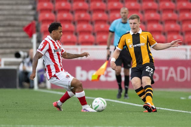 Stoke City v Hull City Carabao Cup Matt Targett of Hull City with a pass ahead of Million Manhoef of Stoke City during the Carabao Cup Second Round match between Stoke City and Hull City at the bet365 Stadium, Stoke-on-Trent 25 08 2026 UK Newspapers OUT Copyright: xMattxWilkinsonx FIL-23823-0105
