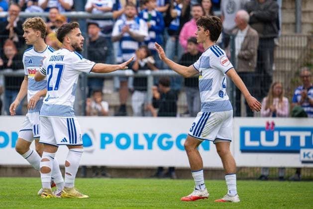 Lower Rhine Cup: 1. FC Wülfrath vs. MSV Duisburg ** FOR EDITORIAL USE ONLY ** EDITORIAL USE ONLY ** p Soccer Lower Rhine Cup 1: FC Wülfrath vs. MSV Duisburg on August 25, 2026, at the IMS Arena in Velbert. Celebration of the 0-1 goal scored by Jan Simon Symalla of Duisburg. Copyright JakobxKlos Copyright: JakobxKlos doc87bdxznrzywrxcqftj3 ,EDITORIAL USE ONLY Copyright: JakobxKlos