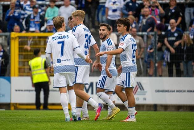 Lower Rhine Cup: 1. FC Wülfrath vs. MSV Duisburg ** FOR EDITORIAL USE ONLY ** EDITORIAL USE ONLY ** p Soccer Lower Rhine Cup 1: FC Wülfrath vs. MSV Duisburg on August 25, 2026, at the IMS Arena in Velbert. Celebration of the 0-1 goal scored by Jan Simon Symalla of Duisburg. Copyright JakobxKlos Copyright: JakobxKlos doc87bdy08p52bfj9nzcel ,EDITORIAL USE ONLY Copyright: JakobxKlos