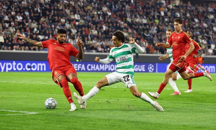 Mika Baur of Celtic and Melayro Bogarde of LASK LASK v Celtic, UEFA Champions League, Play Off Round, Second Leg, Football, Raiffeisen Arena, Linz, Austria - 25 Aug 2026Linz Raiffeisen Arena United Kingdom  Copyright: xMichaelxZemanek Shutterstockx 17115035u