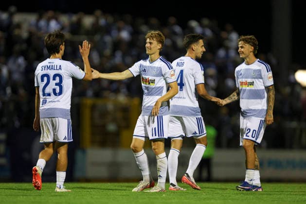 Dominik Kother of MSV Duisburg celebrates a goal with his teammates after scoring the 0-5 goal during the Lower Rhine Cup match between 1 FC Wüelfrath and MSV Duisburg at the IMS Arena on August 25, 2026, in Velbert, Germany. Photo by Oliver Kaelke, DeFodi Images. Dominik Kother of MSV Duisburg celebrates with his teammates after scoring his team’s fifth goal during the 3. Liga match between 1 FC Wüelfrath and MSV Duisburg at the IMS Arena on August 25, 2026 in Velbert, Germany. Photo by Oliver Kaelke, DeFodi Images. DFB and DFL regulations prohibit any use of photographs as image sequences and or quasi-video. Photo by Oliver Kaelke, DeFodi Images.