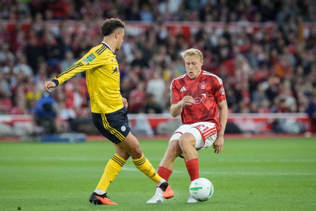 Carabao Cup round 2 Nottingham Forest v Leeds Rhinos Ethan Ampadu of Leeds United clears the ball under pressure from Xaver Schlager of Nottingham Forest during the Carabao Cup round 2 match Nottingham Forest vs Leeds Rhinos at City Ground, Nottingham, United Kingdom on 25 August 2026 (Photo by Maynard Manyowa News Images) Nottingham City Ground Nottinghamshire United Kingdom Copyright: xMaynardxManyowa NewsxImagesx