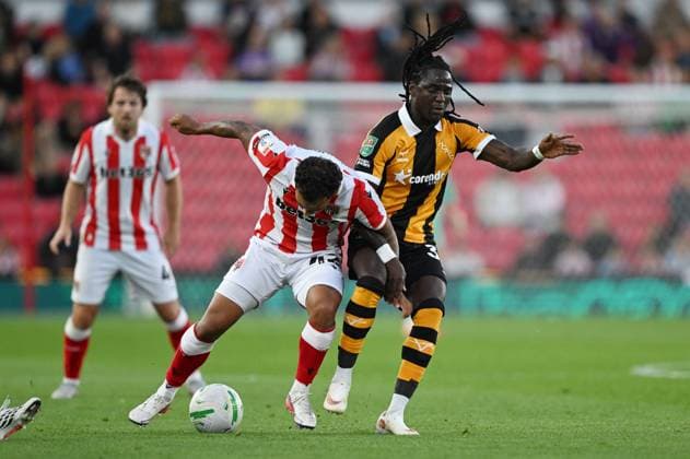 Million Manhoef of Stoke City and Babajide David Akintola of Hull City Stoke City v Hull City, EFL Carabao Cup, Second Round, Football, Bet365 Stadium, Stoke-on-Trent, UK - 25 Aug 2026Stoke-on-Trent Bet365 Stadium United Kingdom EDITORIAL USE ONLY No use with unauthorised audio, video, data, fixture lists, club league logos or live services. Online in-match use limited to 120 images, no video emulation. No use in betting, games or single club league player publications. Copyright: xAnnaxGowthorpe Shutterstockx 17115026y