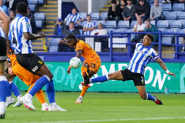 Sheffield Wednesday v Wolverhampton Wanderers, Carabao Cup Wolverhampton Wanderers midfielder Tawanda Chirewa (23) shoots at goal during the Sheffield Wednesday v Wolverhampton Wanderers Carabao Cup 2nd Round match at Hillsborough Stadium, Sheffield, England on 25 August 2026 Credit: Eleanor Hoad Every Second Media Editorial use only. All images are copyright Every Second Media Limited. No images may be reproduced without prior permission. All rights reserved. Premier League and Football League images are subject to licensing agreements with Football DataCo Limited. see https: www.football-dataco.com Copyright: xIMAGO EveryxSecondxMediax ESM-2115-0004 EleanorxHoadx xEveryxSecondxMediax