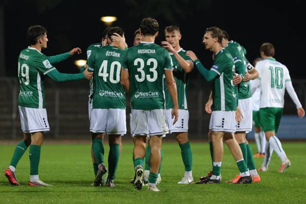 25.08.2026, Fussball, Herren, Saison 2026 2027, Bayerischer Totopokal, Achtelfinale: FC Schweinfurt 05 - VfB Eichstätt Schweinfurt feiert das 3:1 durch Berkay Öztürk (FC Schweinfurt 05, 40) Schweinfurt Riedel-Bau-Arena im Sachs-Stadio Bayern Unterfranken Deutschland *** August 25, 2026, Soccer, Men s, 2026–2027 Season, Bavarian Toto Cup, Round of 16: FC Schweinfurt 05 vs. VfB Eichstätt; Schweinfurt celebrates a 3–1 victory thanks to a goal by Berkay Öztürk; FC Schweinfurt 05, 40; Schweinfurt Riedel Bau Arena at the Sachs Stadium, Lower Franconia, Bavaria, Germany