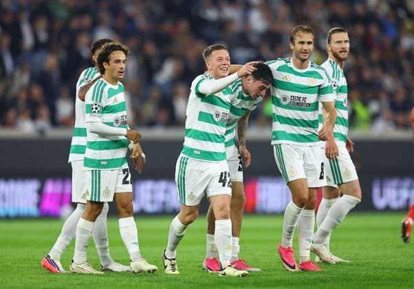 Callum McGregor of Celtic celebrates scoring the opening goal with team-mates LASK v Celtic, UEFA Champions League, Play Off Round, Second Leg, Football, Raiffeisen Arena, Linz, Austria - 25 Aug 2026Linz Raiffeisen Arena United Kingdom  Copyright: xMichaelxZemanek Shutterstockx 17115035aa