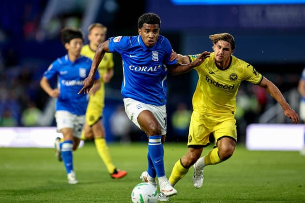 Birmingham City v Brentford, EFL Cup Birmingham City midfielder Jhon Solis (14) runs forward with ball during the EFL Cup match between Birmingham City and Brentford at the St Andrew s @ Knighthead Park, Birmingham, UK on 25 August 2026. Birmingham St Andrew s @ Knighthead Park West Midlands UK Editorial use only DataCo restrictions apply See www.football-dataco.com , Copyright: xManjitxNarotrax PSI-24746-0012