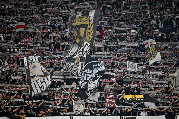 25.08.2025, Oberoesterreich Arena Linz, AUT, Champions League Play Off, LASK Linz (AUT) vs Celtic Glasgow FC (SCO), im Bild Fans - Zuschauer Lask Linz Champions League Play Off, LASK Linz (AUT) vs Celtic Glasgow FC (SCO) in Linz, Austria on 2026 08 25 Linz Oberoesterreich Austria *** August 25, 2025, Upper Austria Arena Linz, AUT, Champions League Playoff, LASK Linz (AUT) vs. Celtic Glasgow FC (SCO), pictured: Fans and spectators at the LASK Linz Champions League Playoff, LASK Linz (AUT) vs. Celtic Glasgow FC (SCO) in Linz, Austria on August 25, 2026, Linz, Upper Austria, Austria