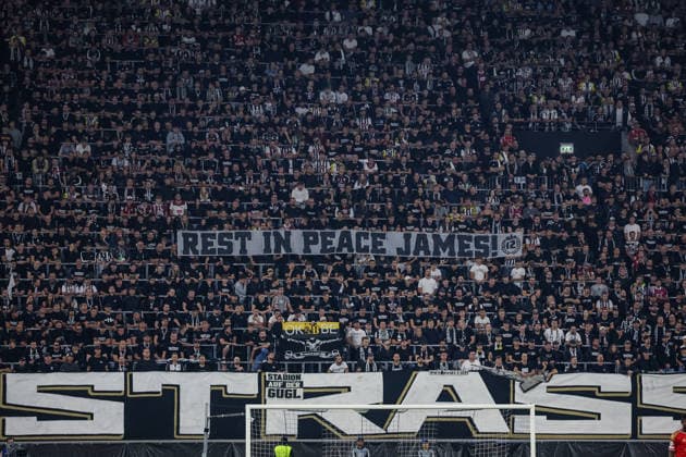 SOCCER - UEFA CL, LASK vs Celtic LINZ,AUSTRIA,25.AUG.26 - SOCCER - UEFA Champions League, play-off, Linzer ASK vs Celtic Glasgow. Image shows a feature with a banner of LASK fans.  GEPAxpictures xManuelxBinder