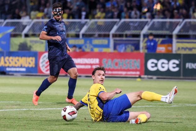 Deutschland: Regionalliga Nordost 2026 2027, 6. Spieltag, 1.FC Lokomotive Leipzig - Chemnitzer FC, Bruno-Plache-Stadion (Leipzig): Julian Kügel (1. FC Lokomotive Leipzig, 7) verpasst das 1:0 *** Germany Regional League Northeast 2026–2027, Matchday 6, 1 FC Lokomotive Leipzig vs. Chemnitzer FC, Bruno Plache Stadium, Leipzig; Julian Kügel (1 FC Lokomotive Leipzig) missed the 1–0 Copyright: xx
