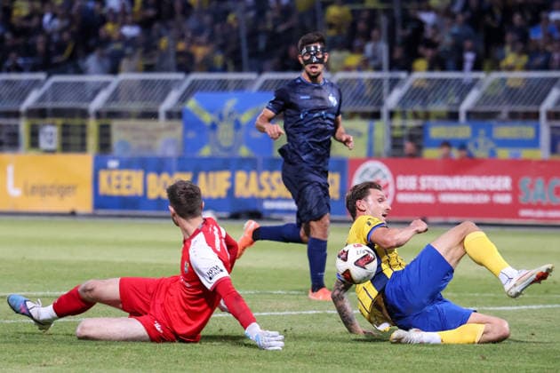 Deutschland: Regionalliga Nordost 2026 2027, 6. Spieltag, 1.FC Lokomotive Leipzig - Chemnitzer FC, Bruno-Plache-Stadion (Leipzig): Julian Kügel (1. FC Lokomotive Leipzig, 7) verpasst das 1:0 *** Germany Regional League Northeast 2026–2027, Matchday 6, 1 FC Lokomotive Leipzig vs. Chemnitzer FC, Bruno Plache Stadium, Leipzig; Julian Kügel (1 FC Lokomotive Leipzig) missed the 1–0 Copyright: xLucasxWalterx