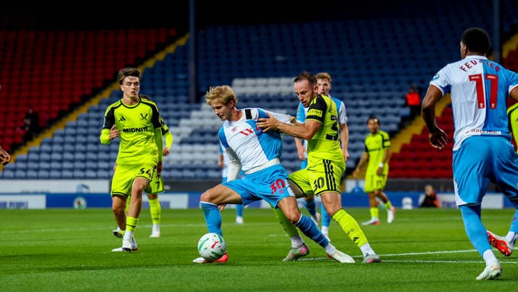 Blackburn Rovers v Sheffield United, EFL Cup Blackburn Rovers defender Jake Garrett (30) being held un-noticed in the box by Sheffield United defender Rhys Norrington-Davies (30) during the EFL Cup match between Blackburn Rovers and Sheffield United at Ewood Park, Blackburn, UK on 25 August 2026. Editorial use only DataCo restrictions apply See www.football-dataco.com , Copyright: xSimonxDaviesx PSI-24748-0200