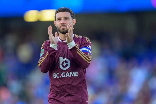 IPSWICH, ENGLAND AUGUST 25 - Conor Chaplin of Leicester City claps fans during the Carabao Cup game between Ipswich Town and Leicester City at Portman Road on August 25, 2026 in Ipswich, England. (Photo by Keeran Marquis Sports Press Photo) Copyright: xKeeranxMarquis SPPx Sportspressphoto_SPR215424