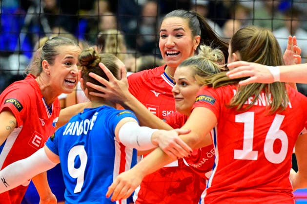 From left Helena Grozer, Daniela Jansova, Magdalena Jehlarova, Pavla Smidova and Michaela Mlejnkova of Czech Republic react during the Women s European Volleyball Championships Group B match Czech Republic vs Ukraine, on August 25, 2026, in Brno, Czech Republic. (CTKxPhoto VaclavxSalek) CTKPhotoP2026082506418  CTKPhotoP2026082506418