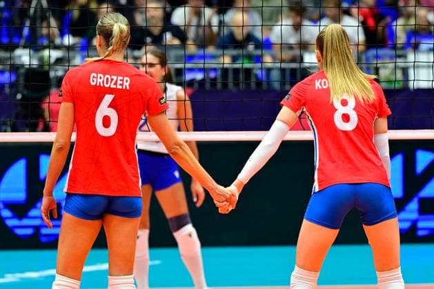 From left Helena Grozer and Ela Koulisiani of Czech Republic in action during the Women s European Volleyball Championships Group B match Czech Republic vs Ukraine, on August 25, 2026, in Brno, Czech Republic. (CTKxPhoto VaclavxSalek) CTKPhotoP2026082506425  CTKPhotoP2026082506425