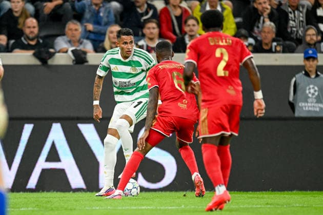 25.08.2025, Oberoesterreich Arena Linz, AUT, Champions League Play Off, LASK Linz (AUT) vs Celtic Glasgow FC (SCO), im Bild Camilo Duran (Celtic Glasgow) vs Melayro Bogarde (LASK) Champions League Play Off, LASK Linz (AUT) vs Celtic Glasgow FC (SCO) in Linz, Austria on 2026 08 25 Linz Oberoesterreich Austria *** August 25, 2025, Upper Austria Arena, Linz, AUT, Champions League Playoff, LASK Linz (AUT) vs. Celtic Glasgow FC (SCO); pictured: Camilo Duran (Celtic Glasgow) vs. Melayro Bogarde (LASK) in the Champions League Playoff, LASK Linz (AUT) vs. Celtic Glasgow FC (SCO) in Linz, Austria, on August 25, 2026, at the Oberoesterreich Arena in Linz, Austria