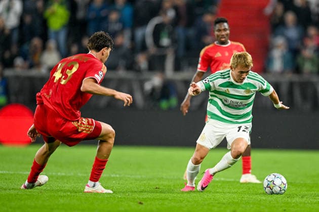 25.08.2025, Oberoesterreich Arena Linz, AUT, Champions League Play Off, LASK Linz (AUT) vs Celtic Glasgow FC (SCO), im Bild Joao Victor Tornich (LASK) vs Hyunjun Yang (Celtic Glasgow) Champions League Play Off, LASK Linz (AUT) vs Celtic Glasgow FC (SCO) in Linz, Austria on 2026 08 25 Linz Oberoesterreich Austria *** August 25, 2025, Oberoesterreich Arena Linz, AUT, Champions League Playoff, LASK Linz (AUT) vs. Celtic Glasgow FC (SCO); pictured: Joao Victor Tornich (LASK) vs. Hyunjun Yang (Celtic Glasgow) in the Champions League Playoff, LASK Linz (AUT) vs. Celtic Glasgow FC (SCO) in Linz, Austria, on August 25, 2026, at the Oberoesterreich Arena in Linz, Austria