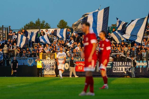 Lower Rhine Cup: 1 FC Wülfrath vs. MSV Duisburg ** FOR EDITORIAL USE ONLY ** EDITORIAL USE ONLY ** p Soccer Lower Rhine Cup 1 FC Wülfrath MSV Duisburg on August 25, 2026, at the IMS Arena in Velbert MSV Duisburg fans Duisburg Copyright JakobxKlos Copyright: JakobxKlos doc87bel8d0a6dsjdqvl7y ,EDITORIAL USE ONLY Copyright: JakobxKlos
