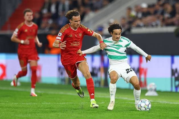 Mika Baur of Celtic and Robert Ljubicic of LASK LASK v Celtic, UEFA Champions League, Play Off Round, Second Leg, Football, Raiffeisen Arena, Linz, Austria - 25 Aug 2026Linz Raiffeisen Arena United Kingdom  Copyright: xMichaelxZemanek Shutterstockx 17115035ai