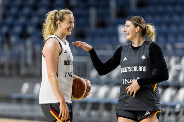 COLOGNE, GERMANY - AUGUST 25: Marie Guelich (Gülich, Germany, 21) and Luisa Geiselsoeder (Geiselsöder, Germany, 15) laughing during media training of DBB Germany women at Lanxess Arena on August 25, 2026 in Cologne, Germany. North Rhine Westphalia Germany Copyright: xSteffiexWunderlx