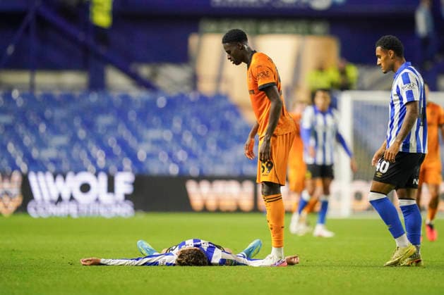 Sheffield Wednesday v Wolverhampton Wanderers, Carabao Cup Sheffield Wednesday forward Harry Gray (24) injured during the Sheffield Wednesday v Wolverhampton Wanderers Carabao Cup 2nd Round match at Hillsborough Stadium, Sheffield, England on 25 August 2026 Credit: Eleanor Hoad Every Second Media Editorial use only. All images are copyright Every Second Media Limited. No images may be reproduced without prior permission. All rights reserved. Premier League and Football League images are subject to licensing agreements with Football DataCo Limited. see https: www.football-dataco.com Copyright: xIMAGO EveryxSecondxMediax ESM-2115-0029 EleanorxHoadx xEveryxSecondxMediax