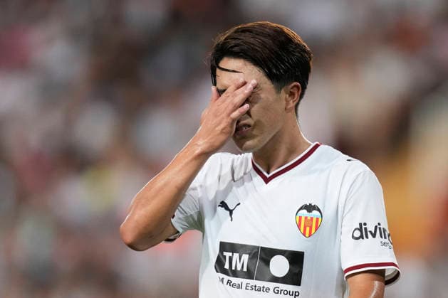 Valencia CF v Real Betis Balompie - LaLiga EA Sports 2026 27 Ryunosuke Sato left winger of Valencia and Japan during the LaLiga EA Sports 2026 27 match between Valencia CF and Real Betis Balompie at Estadi de Mestalla on August 25, 2026 in Valencia, Spain. Valencia Spain  Copyright: xJosexBretonx originalFilename:bretonhernandez-valencia260825_npb3Q.jpg