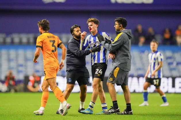 Sheffield Wednesday v Wolverhampton Wanderers, Carabao Cup Sheffield Wednesday forward Harry Gray (24) injured during the Sheffield Wednesday v Wolverhampton Wanderers Carabao Cup 2nd Round match at Hillsborough Stadium, Sheffield, England on 25 August 2026 Credit: Eleanor Hoad Every Second Media Editorial use only. All images are copyright Every Second Media Limited. No images may be reproduced without prior permission. All rights reserved. Premier League and Football League images are subject to licensing agreements with Football DataCo Limited. see https: www.football-dataco.com Copyright: xIMAGO EveryxSecondxMediax ESM-2115-0035 EleanorxHoadx xEveryxSecondxMediax