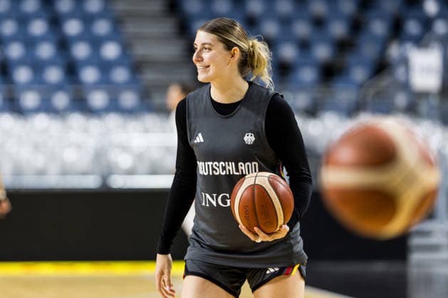 COLOGNE, GERMANY - AUGUST 25: Luisa Geiselsoeder (Geiselsöder, Germany, 15) controls the ball during media training of DBB Germany women at Lanxess Arena on August 25, 2026 in Cologne, Germany. North Rhine Westphalia Germany Copyright: xSteffiexWunderlx