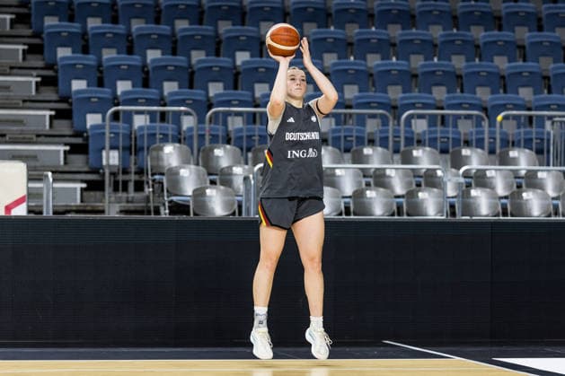 COLOGNE, GERMANY - AUGUST 25: Lina Sontag (Germany, 24) shooting the ball during media training of DBB Germany women at Lanxess Arena on August 25, 2026 in Cologne, Germany. North Rhine Westphalia Germany Copyright: xSteffiexWunderlx