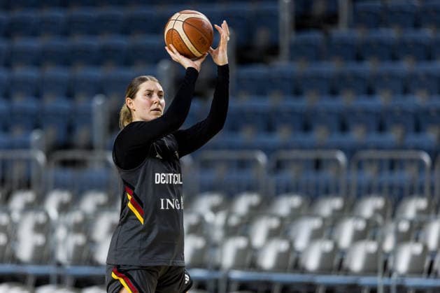 COLOGNE, GERMANY - AUGUST 25: Luisa Geiselsoeder (Geiselsöder, Germany, 15) shooting the ball during media training of DBB Germany women at Lanxess Arena on August 25, 2026 in Cologne, Germany. North Rhine Westphalia Germany Copyright: xSteffiexWunderlx