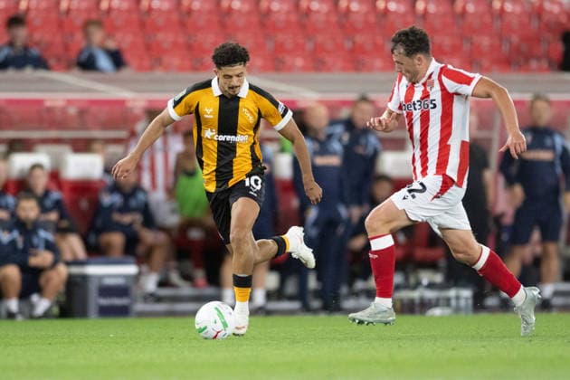 Stoke City v Hull City Carabao Cup Mohamed Belloumi of Hull City takes on Laurence Giani of Stoke City during the Carabao Cup Second Round match between Stoke City and Hull City at the bet365 Stadium, Stoke-on-Trent 25 08 2026 UK Newspapers OUT Copyright: xMattxWilkinsonx FIL-23823-0216