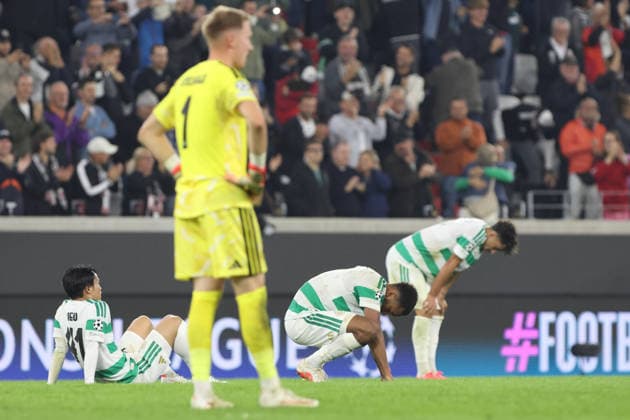 LINZ, AUSTRIA - AUGUST 25: Celtic players looking disappointd after the loss in the UEFA Champions League Play-off 2nd leg match between LASK and Celtic Glasgow at Oberoesterreich Arena on August 25, 2026 in Linz, Austria. (Photo by Severin Aichbauer Sports Press Photo SPP)  Copyright: xSeverinxAichbauer SPPx Sportspressphoto_SPR215926
