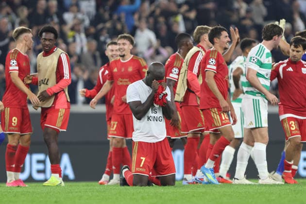 LINZ, AUSTRIA - AUGUST 25: Samuel Adeniran of LASK and his teammates celebrate the 5:1 win in the UEFA Champions League Play-off 2nd leg match between LASK and Celtic Glasgow at Oberoesterreich Arena on August 25, 2026 in Linz, Austria. (Photo by Severin Aichbauer Sports Press Photo SPP)  Copyright: xSeverinxAichbauer SPPx Sportspressphoto_SPR215928