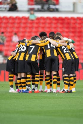 Stoke City v Hull City Carabao Cup Hull City players huddle ahead of the Carabao Cup Second Round match between Stoke City and Hull City at the bet365 Stadium, Stoke-on-Trent 25 08 2026 UK Newspapers OUT Copyright: xMattxWilkinsonx FIL-23823-0228