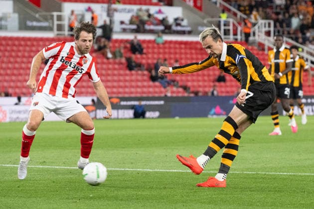 Stoke City v Hull City Carabao Cup Liam Millar of Hull City with a cross during the Carabao Cup Second Round match between Stoke City and Hull City at the bet365 Stadium, Stoke-on-Trent 25 08 2026 UK Newspapers OUT Copyright: xMattxWilkinsonx FIL-23823-0234