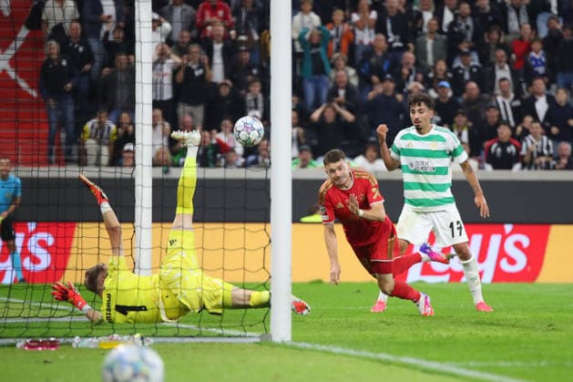 LINZ, AUSTRIA - AUGUST 25: Viljami Sinisalo of Celtic Glasgow and Florian Flecker of LASK with the goal to 4:1 during the UEFA Champions League Play-off 2nd leg match between LASK and Celtic Glasgow at Oberoesterreich Arena on August 25, 2026 in Linz, Austria. (Photo by Severin Aichbauer Sports Press Photo SPP)  Copyright: xSeverinxAichbauer SPPx Sportspressphoto_SPR215941