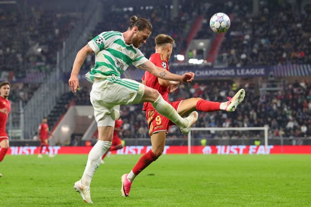LINZ, AUSTRIA - AUGUST 25: Kasper Hogh of Celtic Glasgow and Krystof Danek of LASK during the UEFA Champions League Play-off 2nd leg match between LASK and Celtic Glasgow at Oberoesterreich Arena on August 25, 2026 in Linz, Austria. (Photo by Severin Aichbauer Sports Press Photo SPP)  Copyright: xSeverinxAichbauer SPPx Sportspressphoto_SPR215948