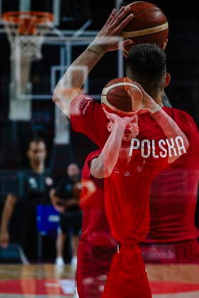 Ryga 25.08.2026 KOSZYKOWKA KOSZKADRA REPREZENTACJA POLSKI TRENING - - - BASKETBALL POLISH national team, Nationalteam PRACTICE PRACTISE NZ Mateusz Ponitka , wielokrotna ekspozycja obrÄ™cz FOT. WOJCIECH FIGURSKI 058SPORT.PL NEWSPIX.PL --- newspix.pl  FOT. WOJCIECH FIGURSKI 058SPOR
