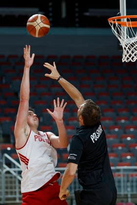 Ryga 25.08.2026 KOSZYKOWKA KOSZKADRA REPREZENTACJA POLSKI TRENING - - - BASKETBALL POLISH national team, Nationalteam PRACTICE PRACTISE NZ Szymon Zapala , dyrektor Michal Ignerski director , FOT. WOJCIECH FIGURSKI 058SPORT.PL NEWSPIX.PL --- newspix.pl  FOT. WOJCIECH FIGURSKI 058SPOR