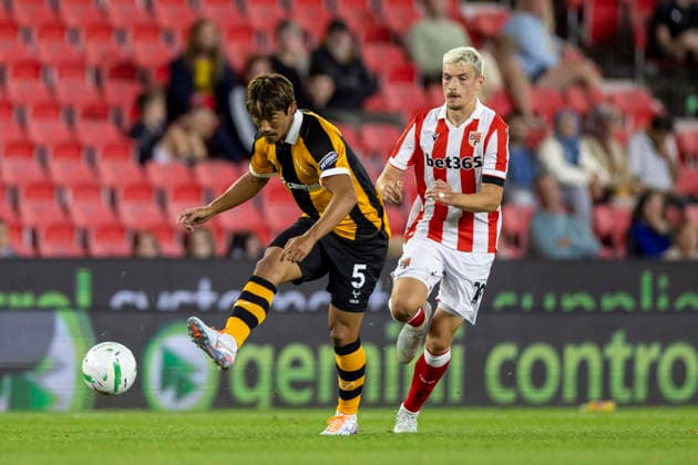 25th August 2026; Bet365 Stadium, Stoke, Staffordshire, England; Carabao Cup Football, Stoke City versus Hull City; sHidemasa Morita of Hull City crosses the ball TimxWilliams