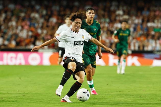 Ryunosuke Sato (Valencia), AUGUST 25, 2026 - Football Soccer : Spanish LaLiga EA Sports match between Valencia CF - Real Betis Balompie at the Estadio de Mestalla in Valencia, Spain. Noxthirdxpartyxsales  aflo_342983609 MutsuxKawamorix