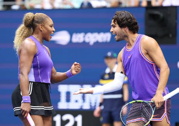 Sport Bilder des Tages #2 August 25, 2026, New York City, New York, USA: CARLOS ALCARAZ of Spain and SERENA WILLIAMS of USA during the match in the first round mixed doubles of US Open against E. Routliffe of New Zealand and L. Glasspool of Great Britain. New York, USA. New York City USA - ZUMAc278 20260825_zsp_c278_041 Copyright: xMarcinxCholewinskix