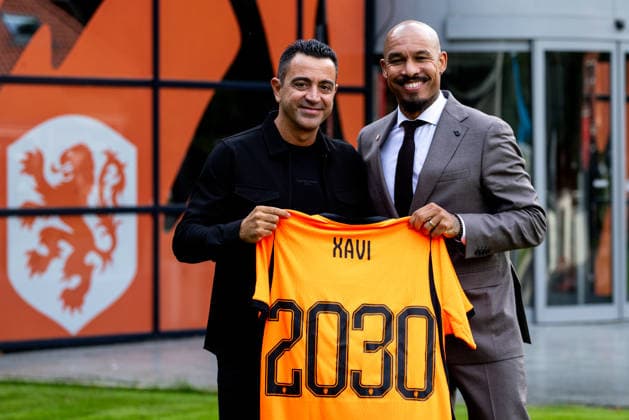 ZEIST, NETHERLANDS - AUGUST 25: Netherlands head coach Xavi Hernandez and KNVB director of football Nigel de Jong pose with a Netherlands jersey during the unveiling of Xavi Hernandez as the new head coach of the Netherlands men s football team at the KNVB Campus on August 25, 2026 in Zeist, Netherlands.  Copyright: xRenexNijhuis MBxMediax