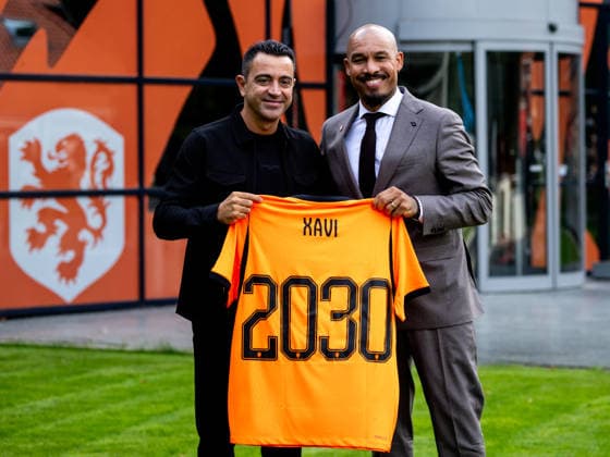 ZEIST, NETHERLANDS - AUGUST 25: Netherlands head coach Xavi Hernandez and KNVB director of football Nigel de Jong pose with a Netherlands jersey during the unveiling of Xavi Hernandez as the new head coach of the Netherlands men s football team at the KNVB Campus on August 25, 2026 in Zeist, Netherlands.  Copyright: xRenexNijhuis MBxMediax
