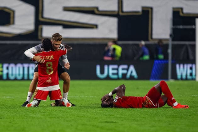 SOCCER - UEFA CL, LASK vs Celtic LINZ,AUSTRIA,25.AUG.26 - SOCCER - UEFA Champions League, play-off, Linzer ASK vs Celtic Glasgow. Image shows Moses Usor (LASK), assistant coach Maximilian Ritscher (LASK) and George Bello (LASK).  GEPAxpictures xManuelxBinder