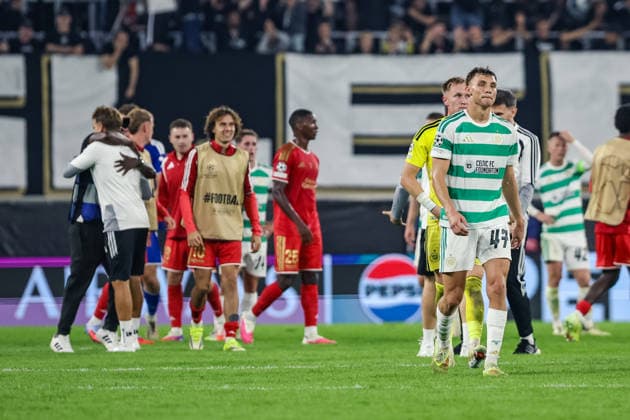 SOCCER - UEFA CL, LASK vs Celtic LINZ,AUSTRIA,25.AUG.26 - SOCCER - UEFA Champions League, play-off, Linzer ASK vs Celtic Glasgow. Image shows the rejoicing of the team LASK and the disappointment of the team Celtic.  GEPAxpictures xManuelxBinder