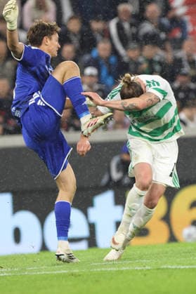 LINZ, AUSTRIA - AUGUST 25: Lukas Jungwirth of LASK and Kasper Hogh of Celtic Glasgow during the UEFA Champions League Play-off 2nd leg match between LASK and Celtic Glasgow at Oberoesterreich Arena on August 25, 2026 in Linz, Austria. (Photo by Severin Aichbauer Sports Press Photo SPP)  Copyright: xSeverinxAichbauer SPPx Sportspressphoto_SPR215989